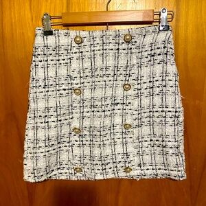 Tweed skirt with buttons